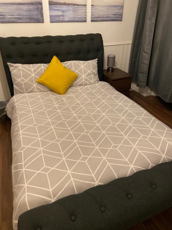 Lovely, Recently Refurbished Four Bedroom House.. Londra Dış mekan fotoğraf