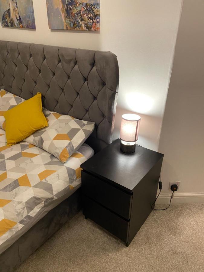 Lovely, Recently Refurbished Four Bedroom House.. Londra Dış mekan fotoğraf