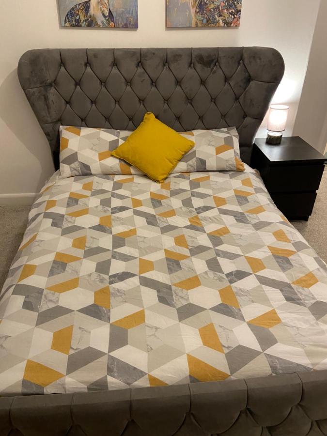 Lovely, Recently Refurbished Four Bedroom House.. Londra Dış mekan fotoğraf